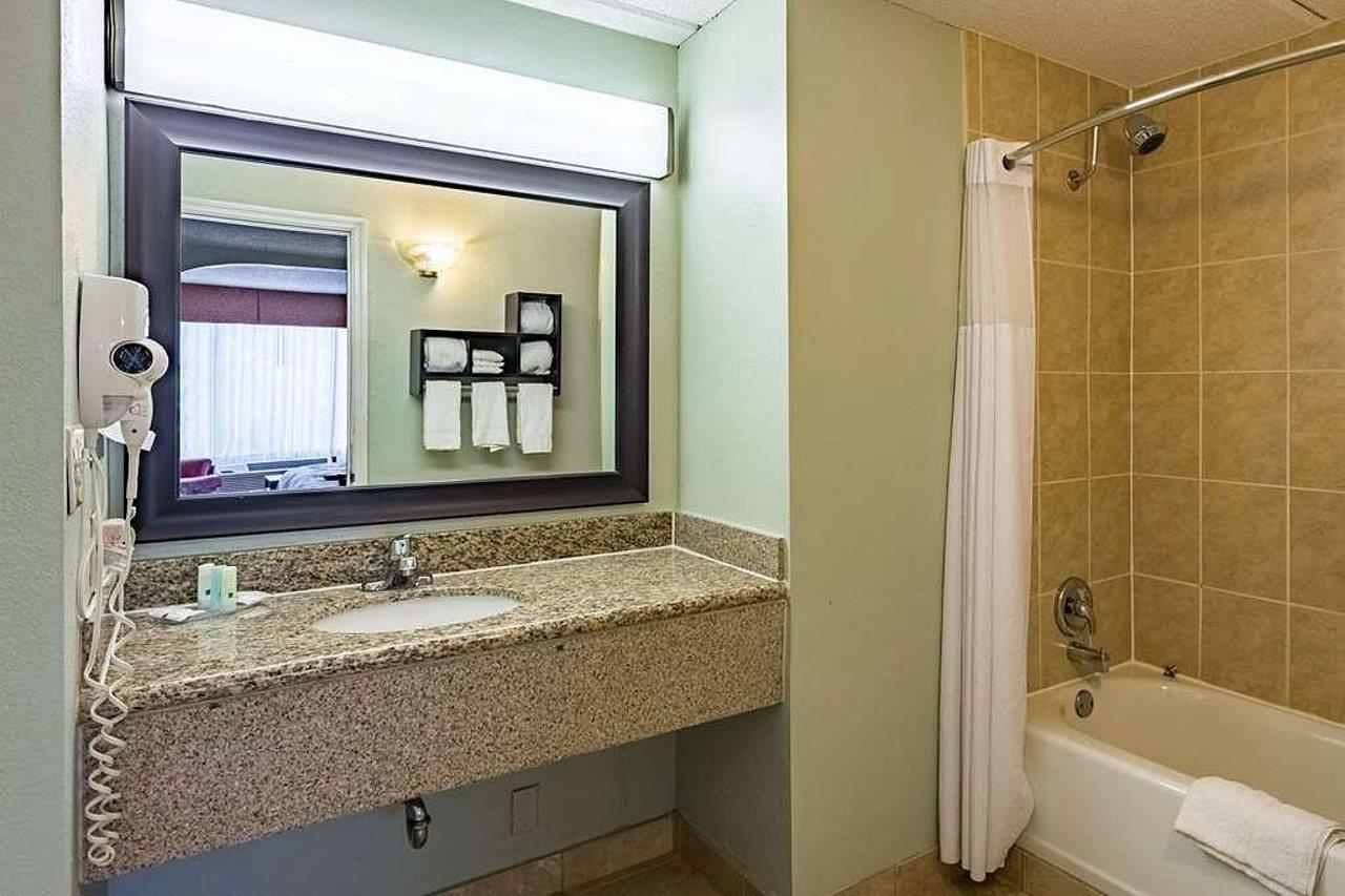 Quality Inn Columbus Near Fort Benning Екстер'єр фото